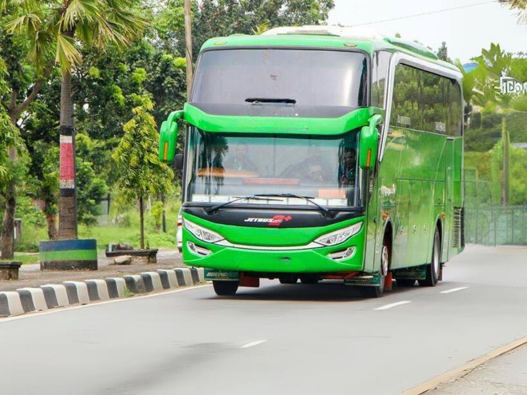 Menjelajahi Keindahan Nusantara Bersama Bus Pariwisata 3/4 Terbaru
